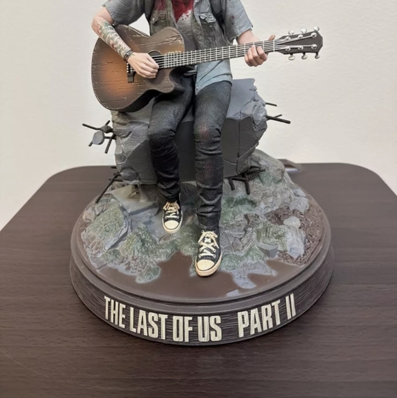 The Last Of Us Part 2 ELLIE Statue from Collector's Edition - New collectible - Picture 2 of 10